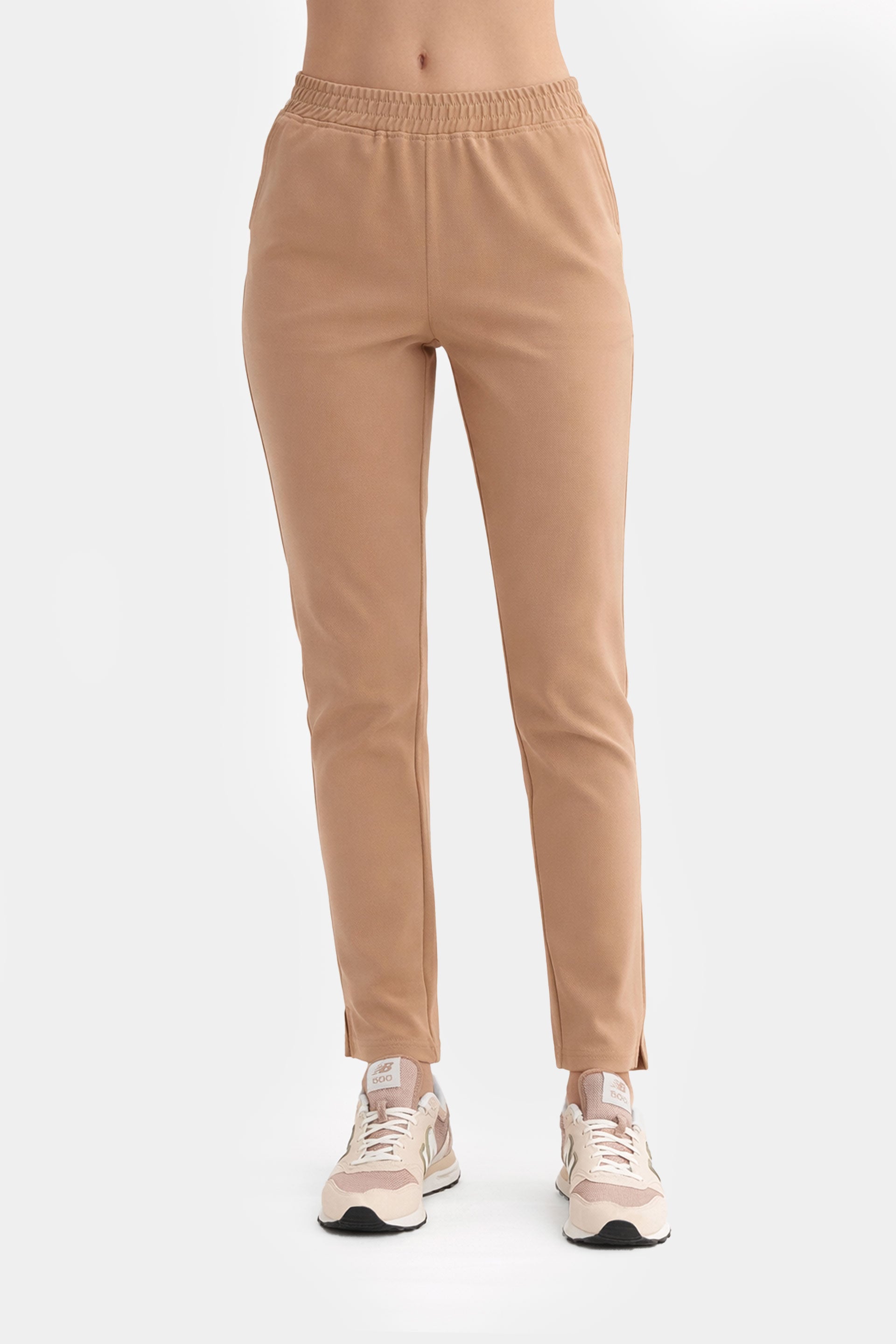 Damskie spodnie medyczne Fit - kolor mocha nude