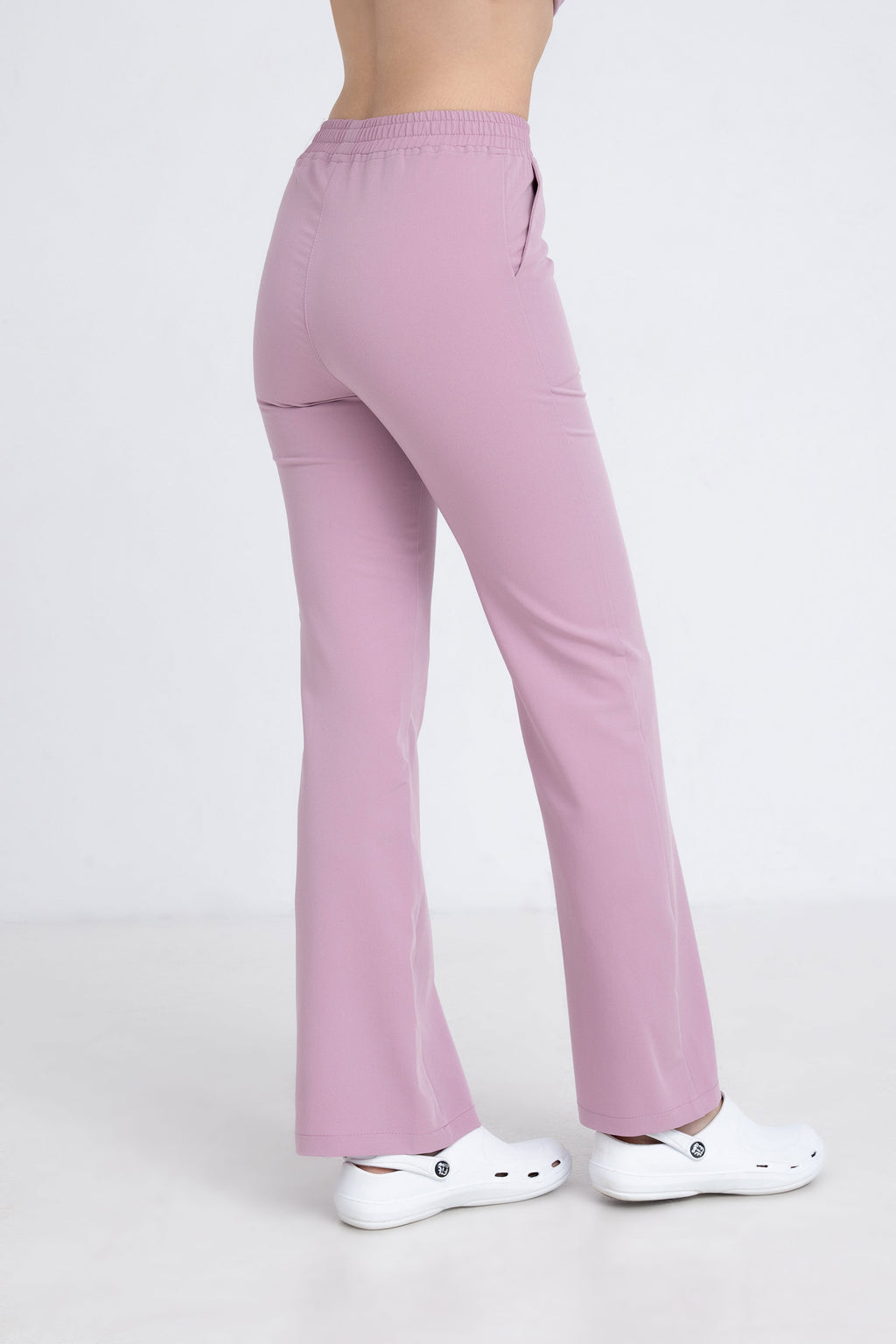 Medyczne spodnie damskie dzwony - kolor pudra rose