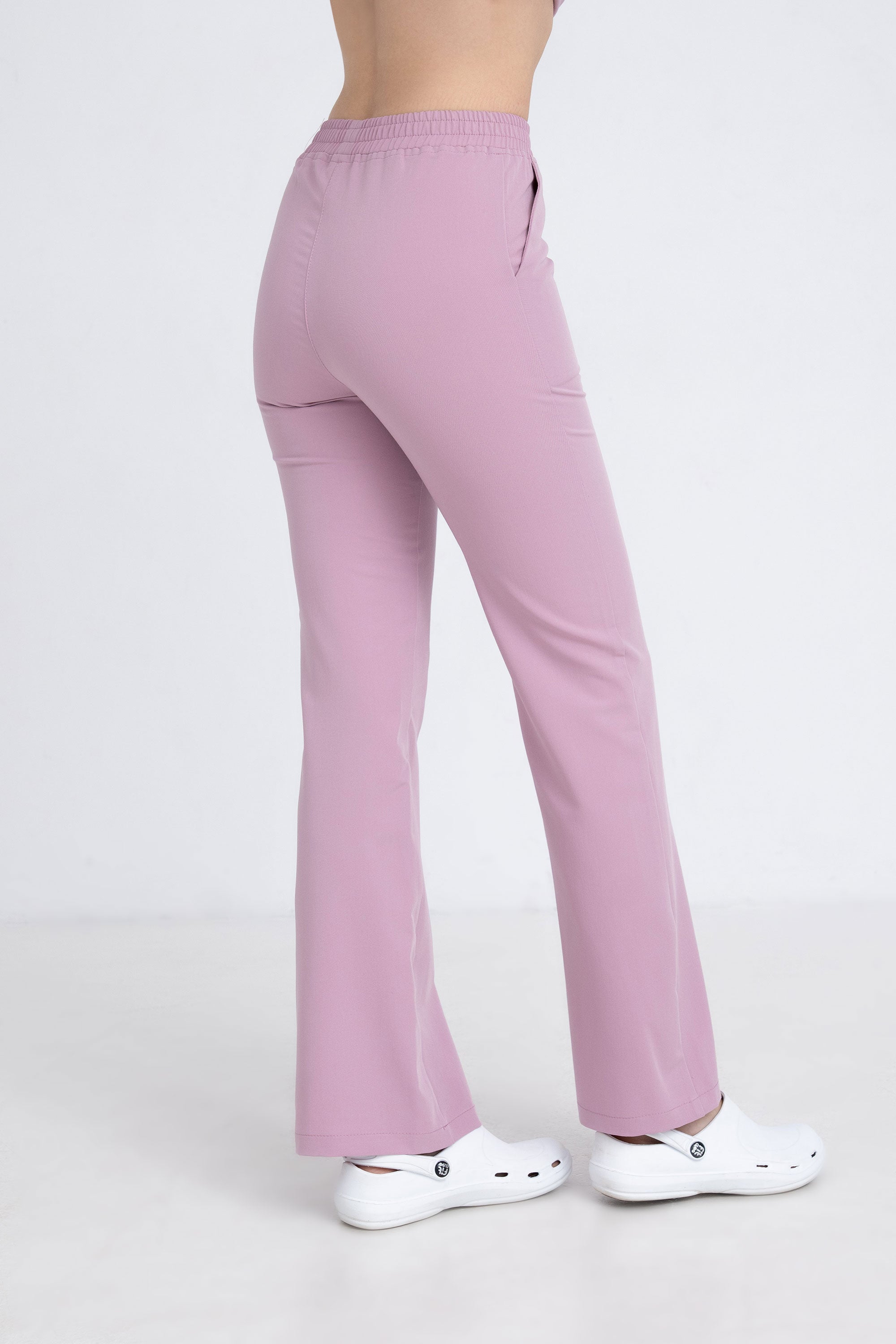 Medyczne spodnie damskie dzwony - kolor pudra rose