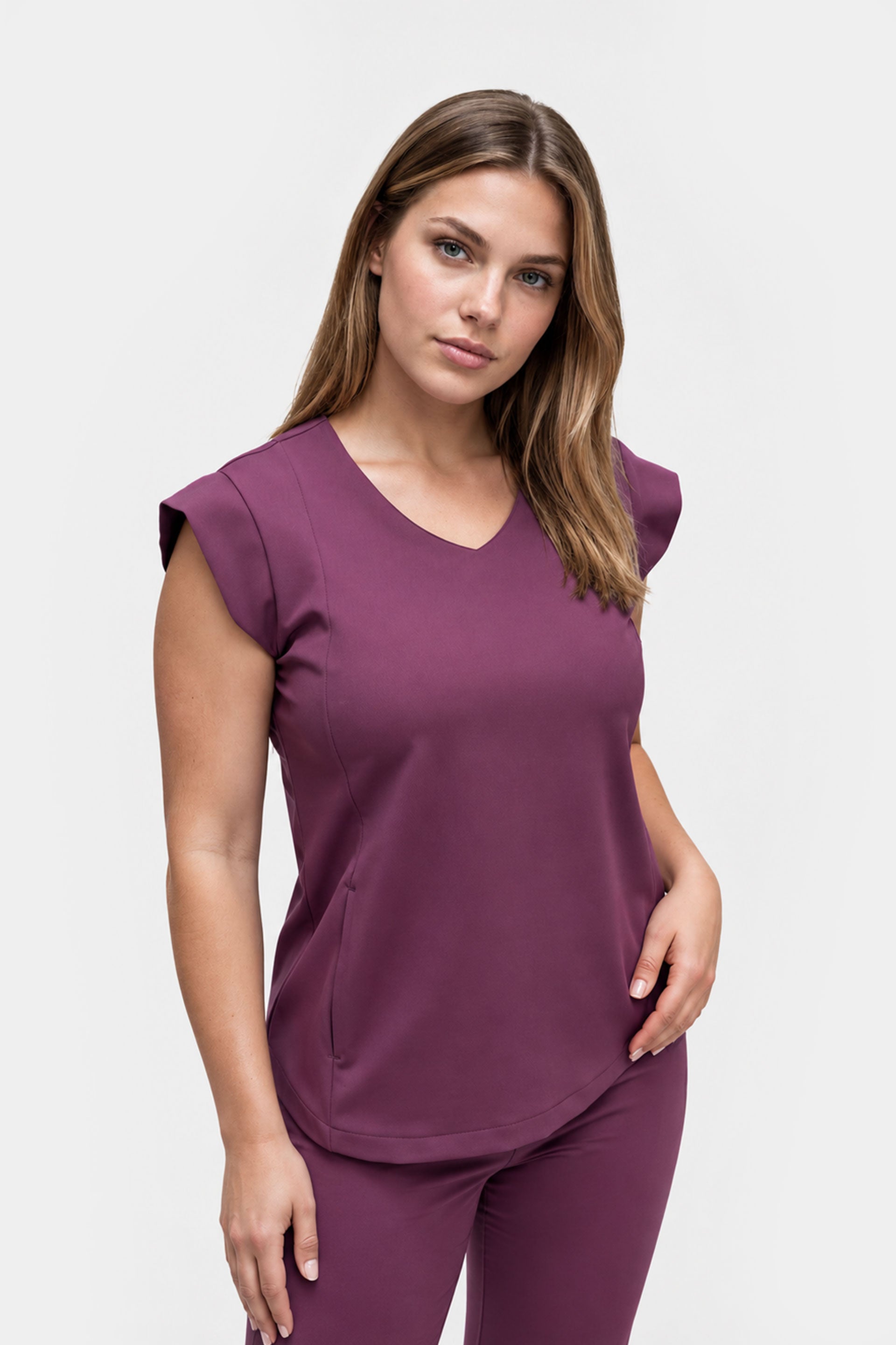 Damska bluza medyczna Aria w kolorze dry rose z nowoczesnymi, krótkimi rękawami