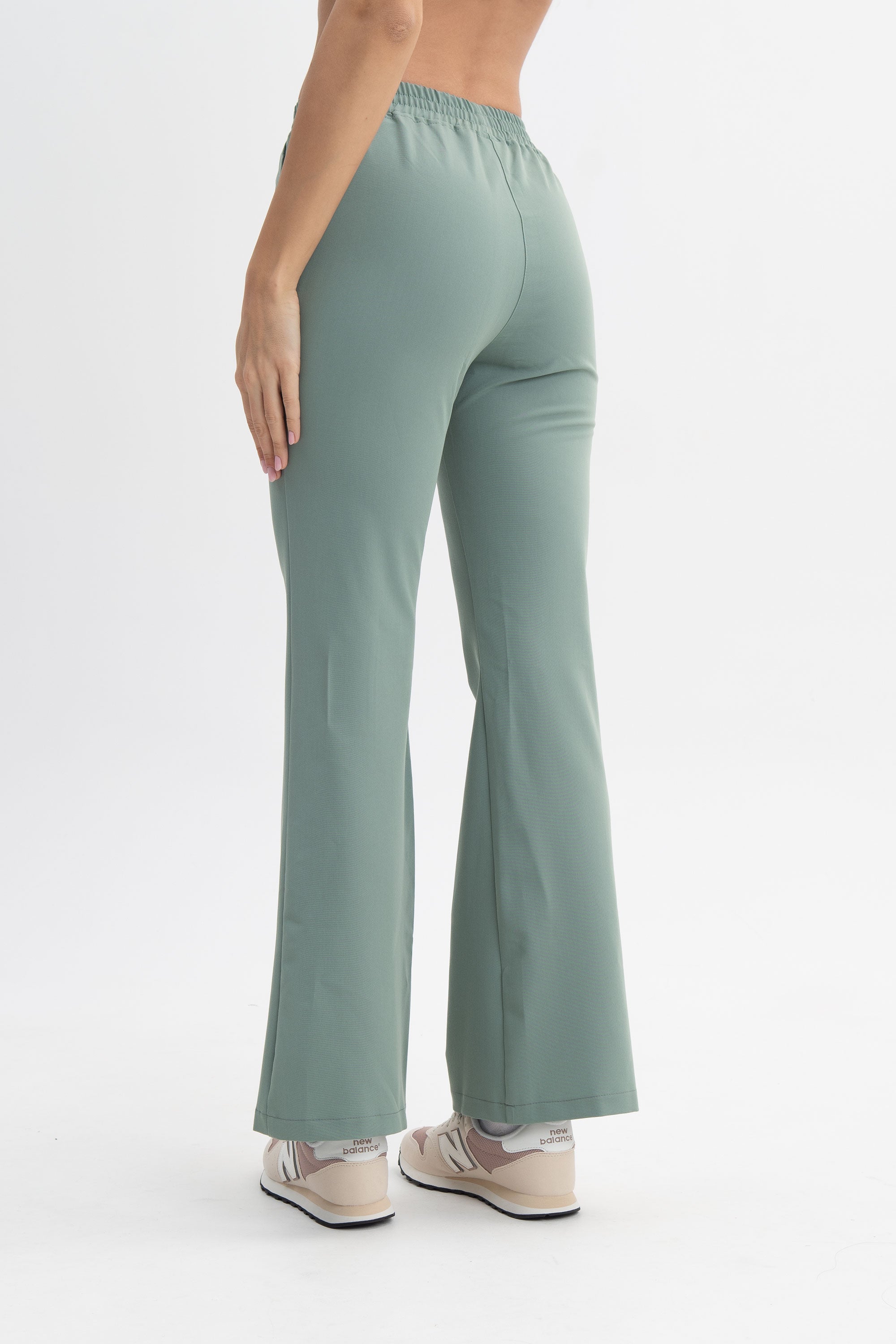 Medyczne spodnie damskie dzwony - kolor lily pad