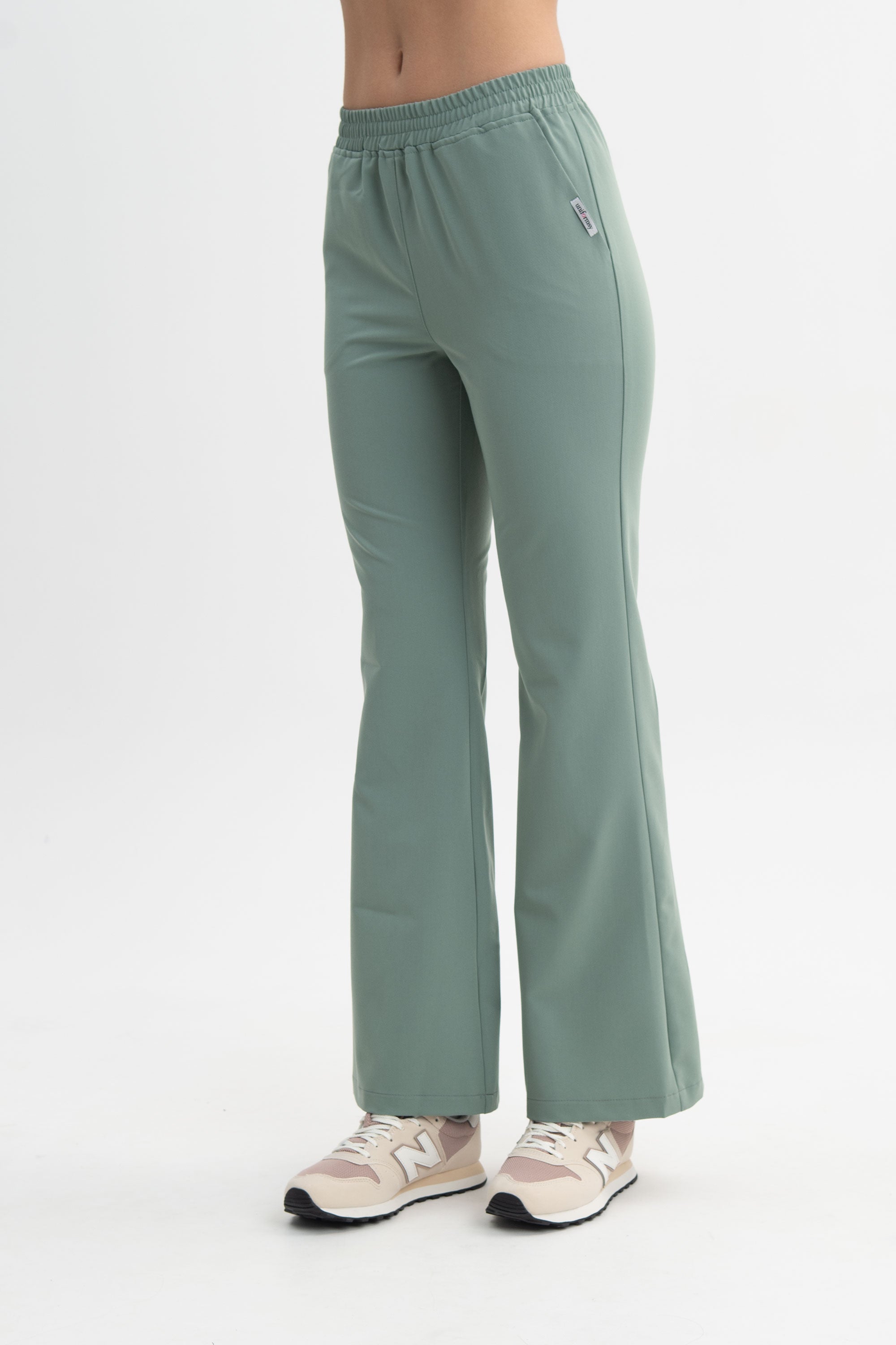 Medyczne spodnie damskie dzwony - kolor lily pad